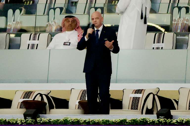 GR7031. AL KHOR (CATAR), 20/11/2022.- El presidente de la FIFA Gianni Infantino habla en la inauguración del Mundial de Fútbol Qatar 2022 hoy, en el estadio Al Bait en Al Khor (Catar). El mundial se realiza del 20 de noviembre al 18 de diciembre de 2022. EFE/ Alberto Estevez