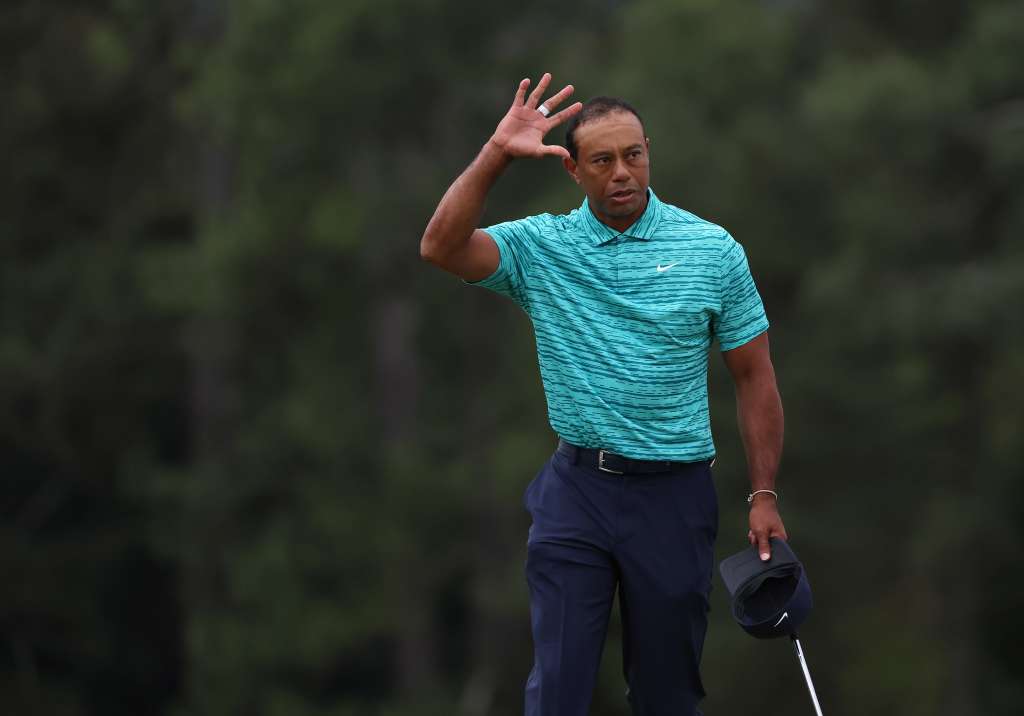Augusta (United States), 08/04/2022.- Tiger Woods of the US reacts to patrons after finishing his round on the eighteenth hole during the second round of the 2022 Masters Tournament at the Augusta National Golf Club in Augusta, Georgia, USA, 08 April 2022. The 2022 Masters Tournament is held 07 April through 10 April 2022. (Estados Unidos) EFE/EPA/JUSTIN LANE
