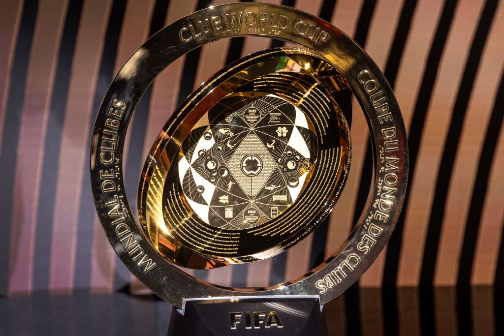 Miami (United States), 05/12/2024.- The trophy of the FIFA Club World Cup 2025 is displayed during the FIFA Club World Cup 202 Draw ceremony in Miami, USA, 05 December 2024. FIFA's new club competition will be played for the first time from 15 June to 13 July 2025 in 12 stadiums across the USA. (Mundial de Fútbol) EFE/EPA/CRISTOBAL HERRERA-ULASHKEVICH