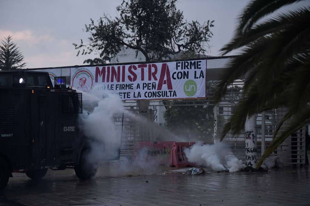 IMÁGENES EXCLUSIVAS.
Protestas y manifestaciones de estudiantes enmascarados de la Universidad Nacional por la posesión del Rector José Ismael Peña.