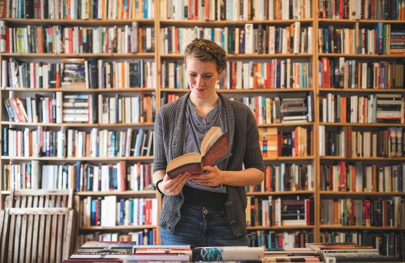 La lectura, una buena actividad en época de cuarentena. / Getty Images