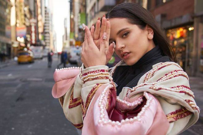 Rosalía en Bogotá: Looks de hombres y mujeres para asistir al concierto