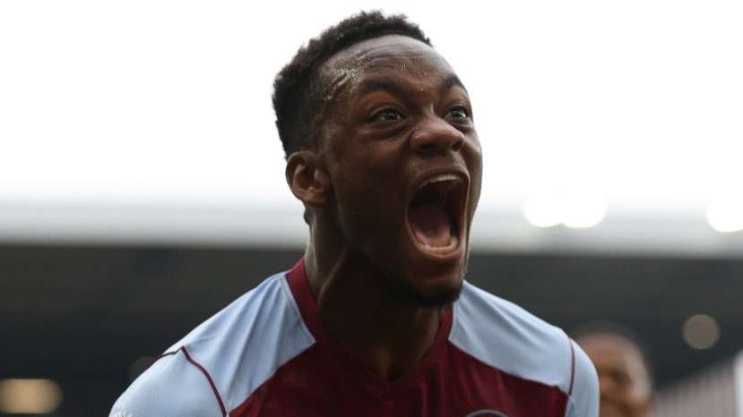 El colombiano Jhon Jáder Durán de Aston Villa celebra su gol frente a Crystal Palace.
