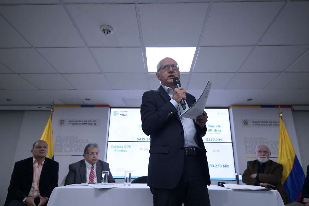 Ministro de Salud, en rueda de prensa por la deuda que tiene la EPS Sanitas con la red de droguerías Cruz Verde.