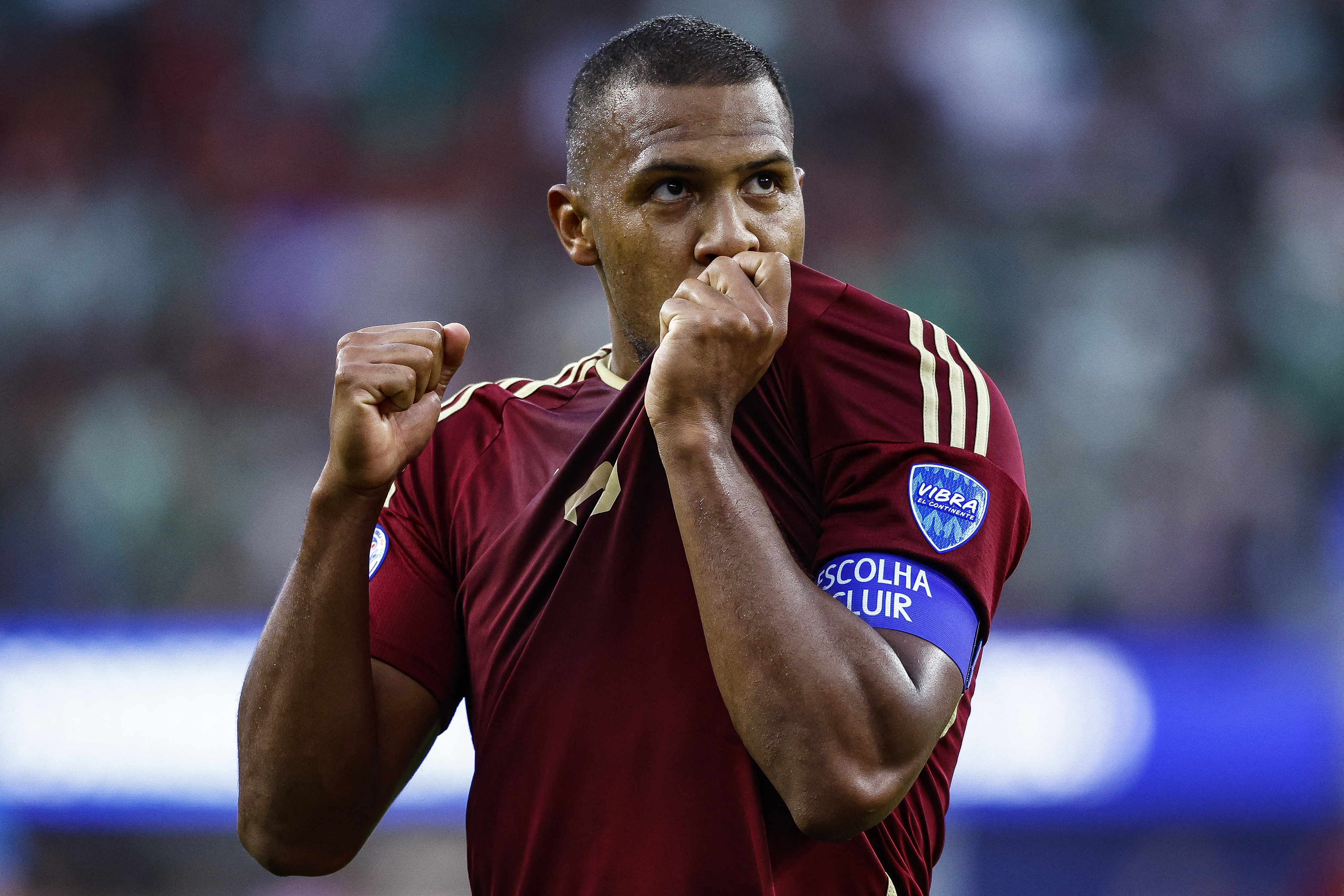 Salomón Rondón celebra después de anotar el primer gol del equipo durante el partido del Grupo B entre Venezuela y México por la Copa América 2024.