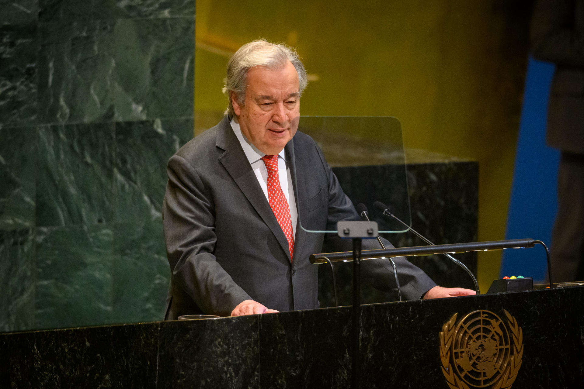USA3515. NUEVA YORK (ESTADOS UNIDOS), 26/06/2025.- Fotografía cedida por la ONU donde aparece su secretario general, António Guterres, hablando en la Asamblea General este jueves, en Nueva York (Estados Unidos). Guterres lamentó que, al cumplirse este día el 80 aniversario de la firma de la carta de Naciones Unidas, este documento fundacional sufre "ataques contra sus objetivos y principios como nunca antes". EFE/ Loey Felipe/ ONU /SOLO USO EDITORIAL/ NO VENTAS/ SOLO DISPONIBLE PARA ILUSTRAR LA NOTICIA QUE ACOMPAÑA (CRÉDITO OBLIGATORIO)