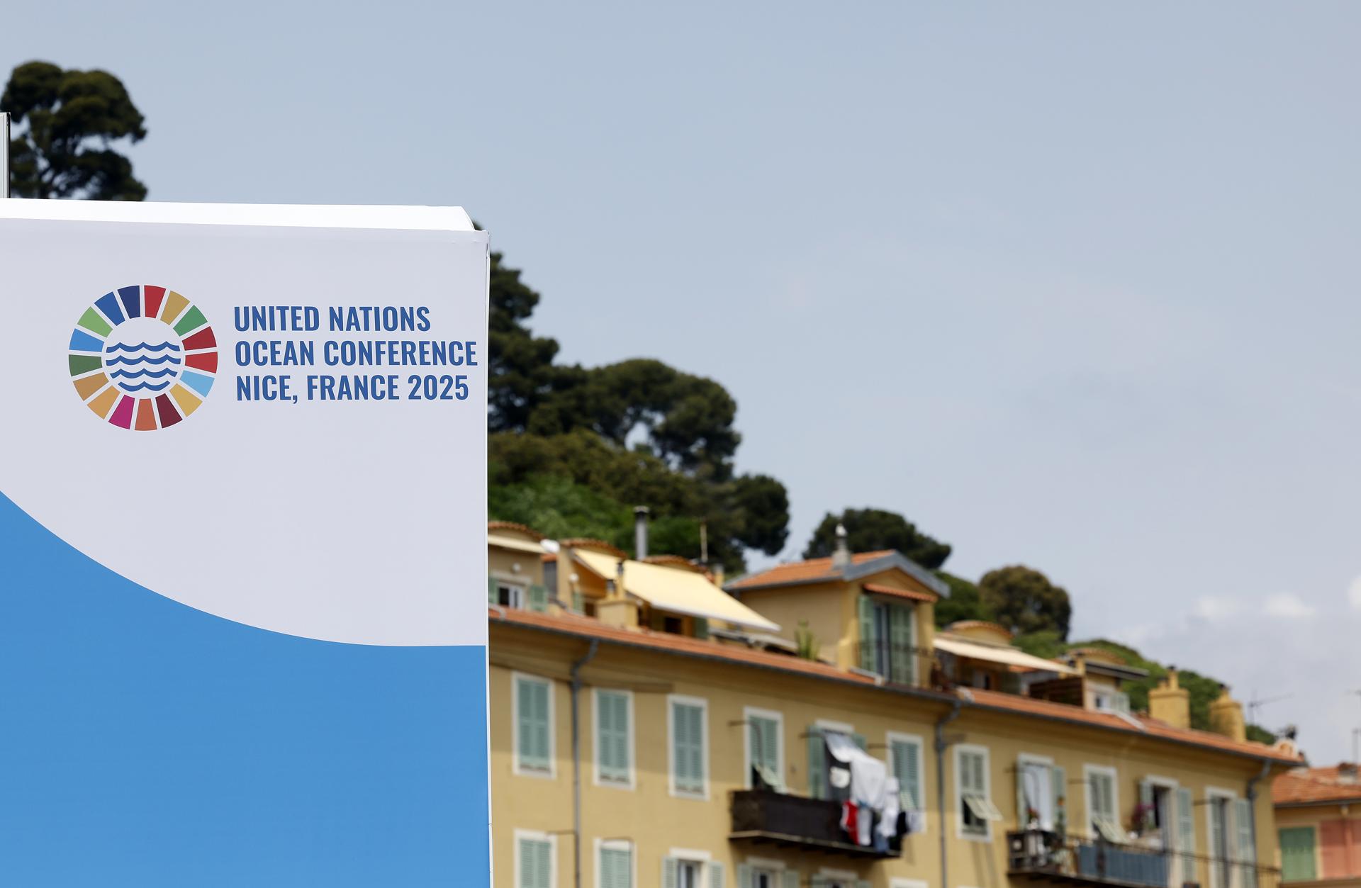 Nice (France), 05/06/2025.- A view of the United Nations Oceans Conference (UNOC) poster in Nice, France, 05 June 2025. UNOC will run from 09 June to 13 June 2025 in Nice. (Francia, Niza) EFE/EPA/SEBASTIEN NOGIER
