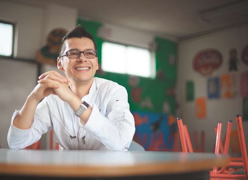 A Luis Miguel Bermúdez le llaman “El profesor del sexo”, y sus clases se han vuelto famosas. / Cristian Garavito