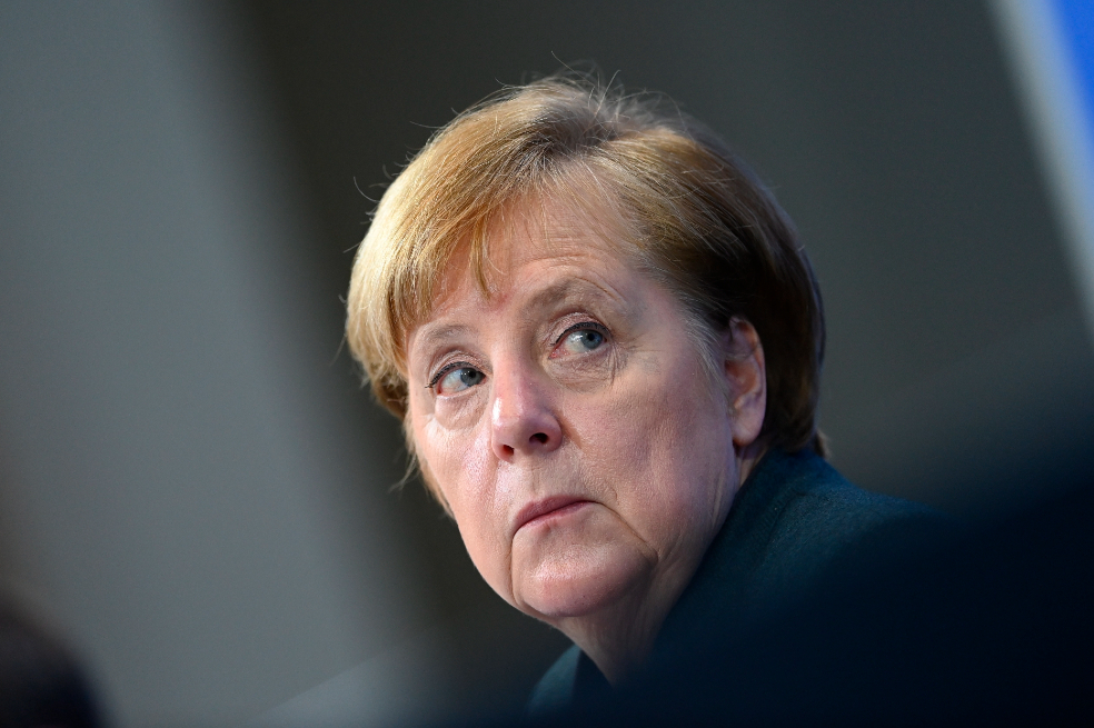 El análisis de las variables, la investigación, el reconocimiento de pros y contras frente a los fenómenos coyunturales, son los pasos que Merkel ha seguido en la toma de decisiones. Pero, además de dejarse guiar por el método y la ciencia, también defiende con firmeza sus convicciones, aquello que considera correcto.
