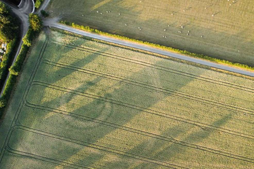 Círculo de doble anillo descubierto por Anthony Murphy. / Shadows and Stone - Photography by Ken Williams - Facebook
