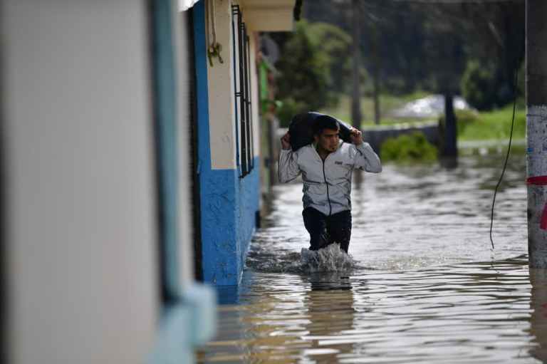 Las lluvias de las últimas horas dejaron al menos 14 emergencias en Cundinamarca, con afectaciones en vías y zonas residenciales.