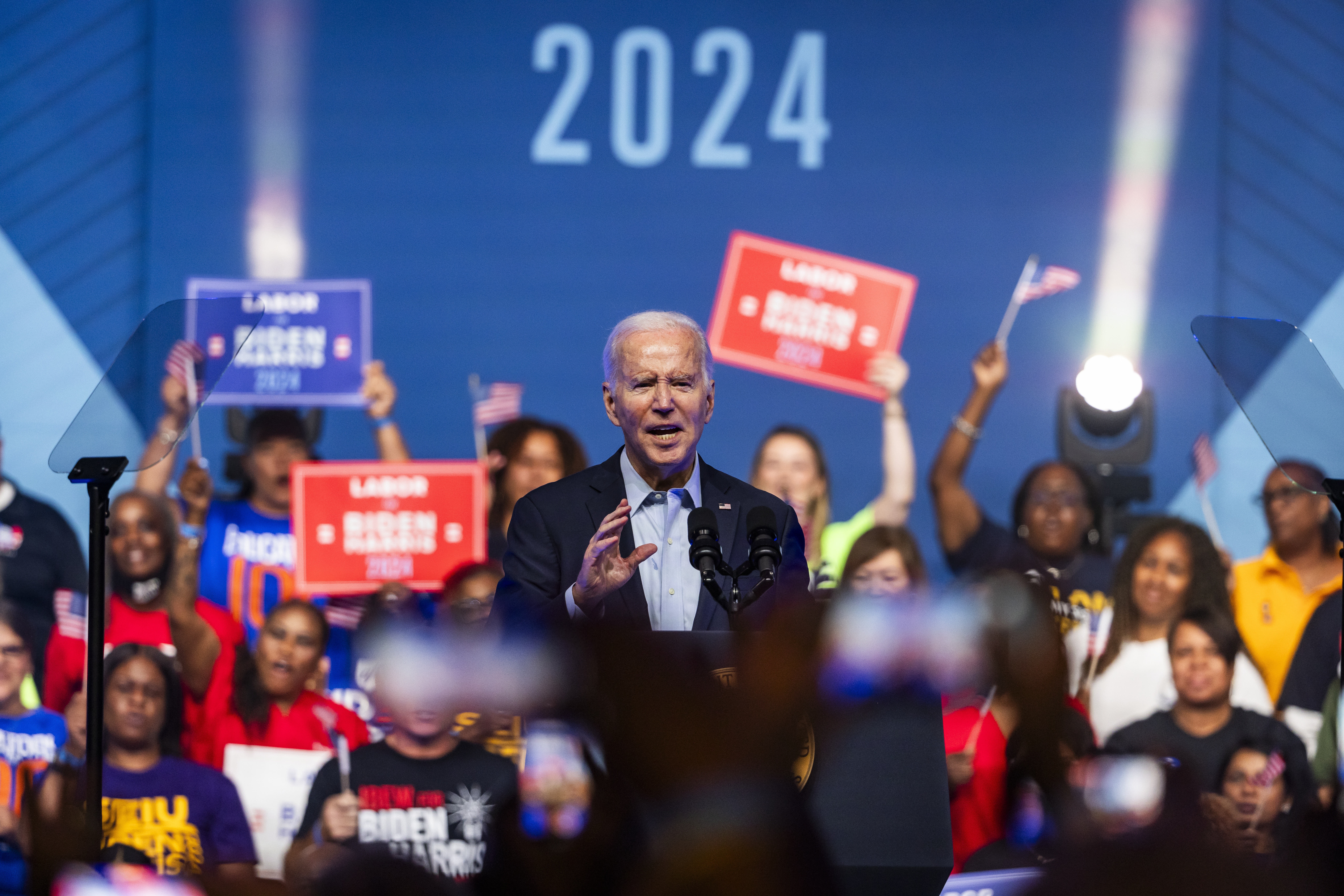 Philadelphia (United States), 17/06/2023.- US President Joe Biden kicks off his reelection campaign with a speech to union members in Philadelphia, Pennsylvania, USA, 17 June 2023. Biden spoke about his labor record and legislative accomplishments at the AFL-CIO rally, which was the first big event in his bid for the 2024 presidency. (Estados Unidos, Filadelfia) EFE/EPA/JIM LO SCALZO