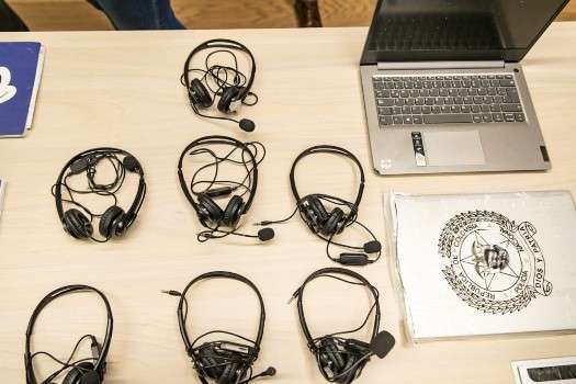 Durante las diligencias de allanamiento y captura, las autoridades lograron incautar 24 celulares, dos computadores, siete diademas, 250 sim cards, 25 agendas que contenían información de al menos 2.000 personas que fueron extorsionadas por la organización, entre otros elementos.