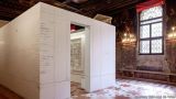 La migración habla a través de los libros en la "Biblioteca del Exilio"