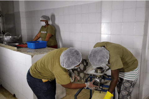 Con innovación local pescadoras del Pacífico contribuyen a la economía regional