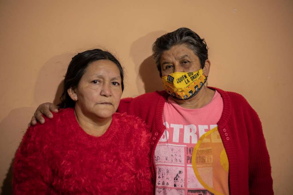 Retrato de Ana Socorro Valencia y Luz Nelsy Rivera, amigas y madres buscadoras de Popayán.