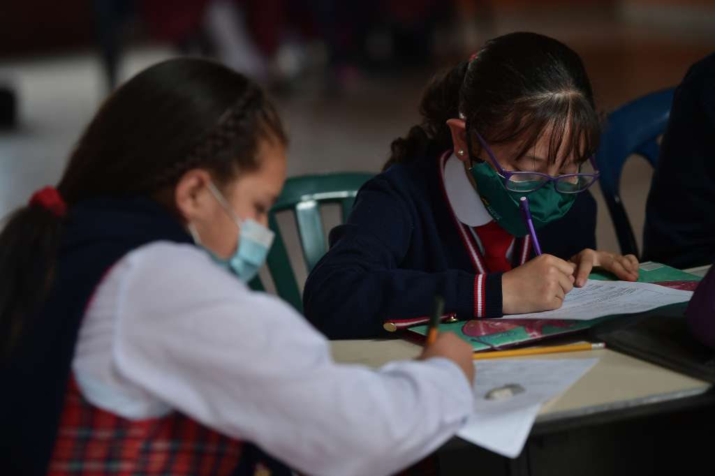 Club de matemáticas enfocado en estudiantes mujeres en el Colegio Villa de San Diego de Ubaté