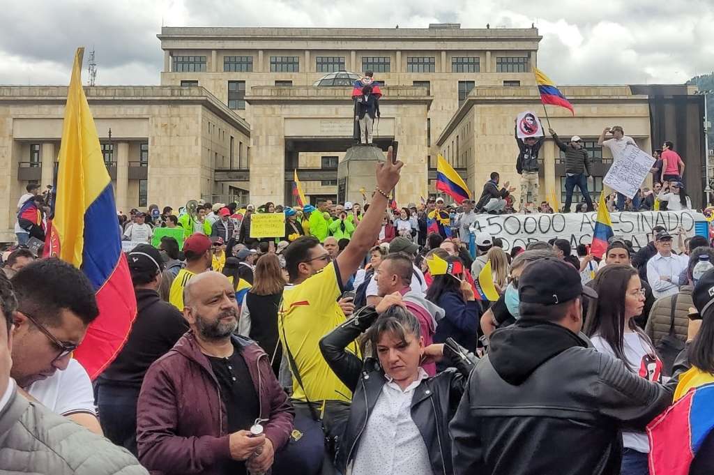 Así se desarrolla en Bogotá la marcha contra las reformas de Gustavo Petro