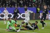 Napoli no desentonó en Europa y venció a Eintracht Frankfurt en Alemania