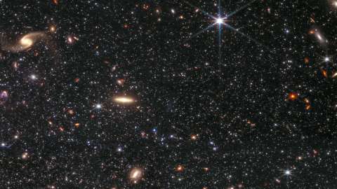 Telescopio James Webb revela imagen detallada de una galaxia ‘solitaria’