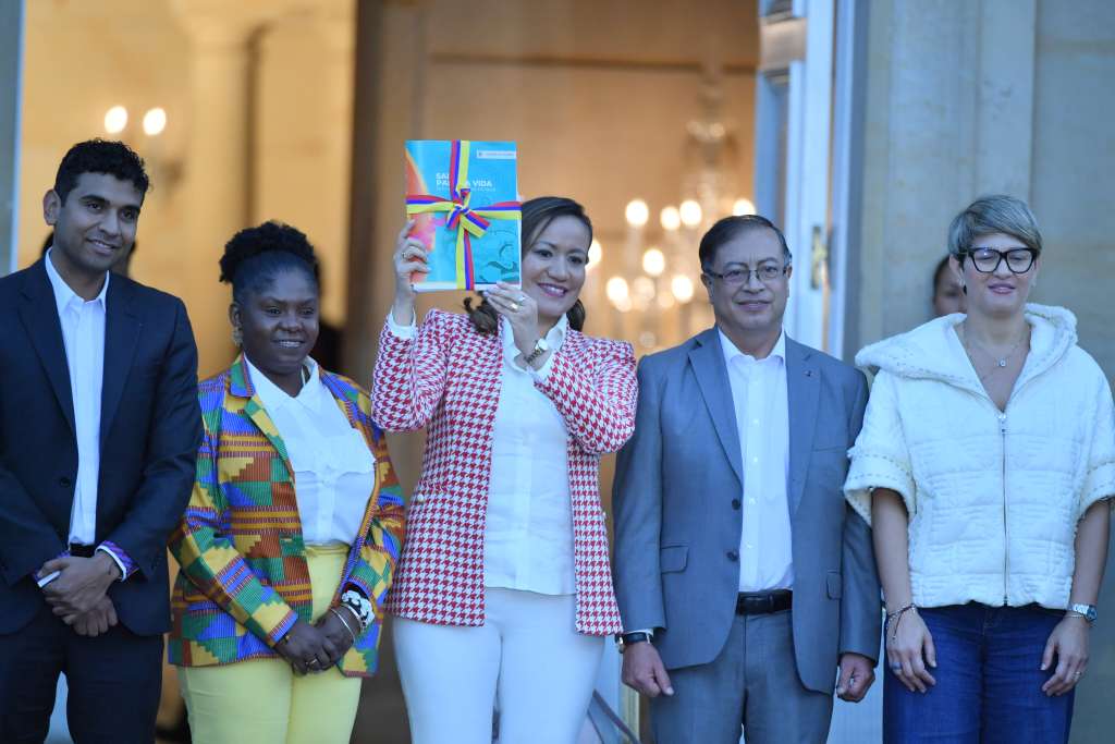 Presentación y radicación de la reforma a la salud por la bancada de gobierno, estuvieron presentes; Gustavo Petro, presidente; Francia Márquez, Vicepresidenta; Carolina Corcho, Ministra de la salud; Roy Barreras, presidente del Senado entre otros.