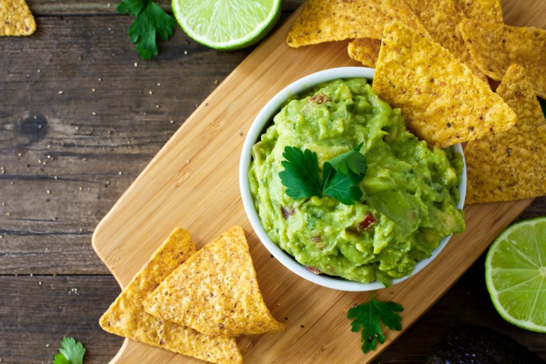 Guacamole exprés: la receta rápida con un toque de Sriracha