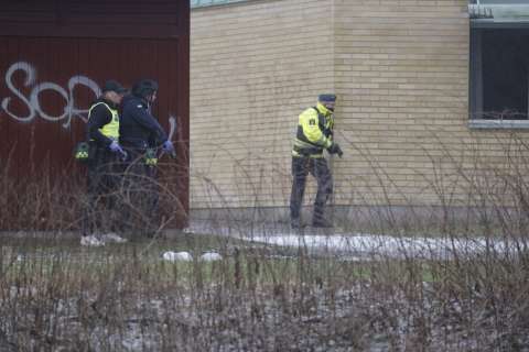 Van 10 muertes en tiroteo en escuela del centro de Suecia