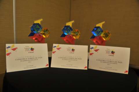 Llega la cuarta edición del premio Colombia2020 para docentes y colegios constructores de paz