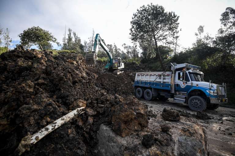 Es importante recordar que diariamente se transportan alrededor de 1.800 toneladas de productos en el sentido Bogotá–Villavicencio y 1.300 toneladas en el sentido Villavicencio–Bogotá. Esta mañana, Corabastos reportó una reducción en la llegada de vehículos que transportan productos como plátano y yuca, entre otros, provenientes del Meta”, advirtió el gobernador Rey.