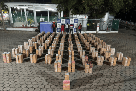 La Armada incautó más de dos toneladas de cocaína en aguas del Pacífico colombiano