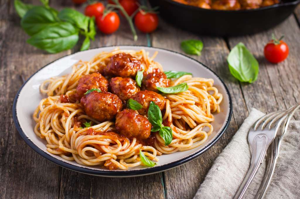 Pasta con albóndigas