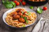 Receta: así se prepara una buena pasta con albóndigas