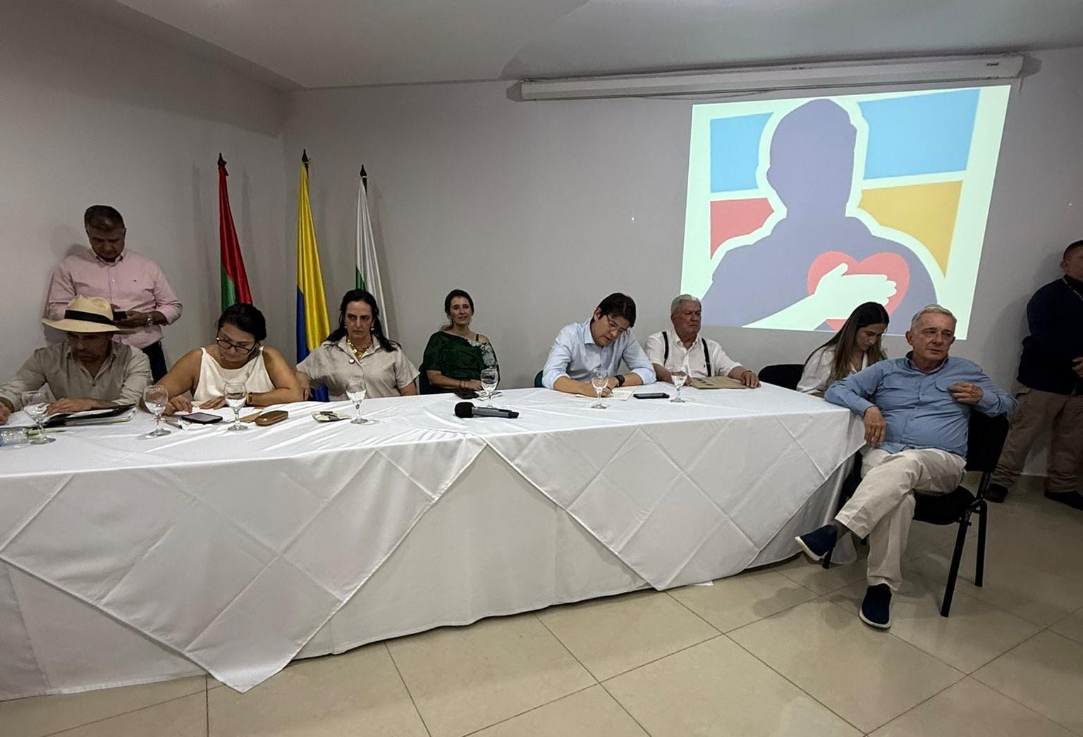 Todavía no se sabe cuál es el proceso de elección de candidato único en el partido opositor de cara a las elecciones del 2026. @AlvaroUribeVel