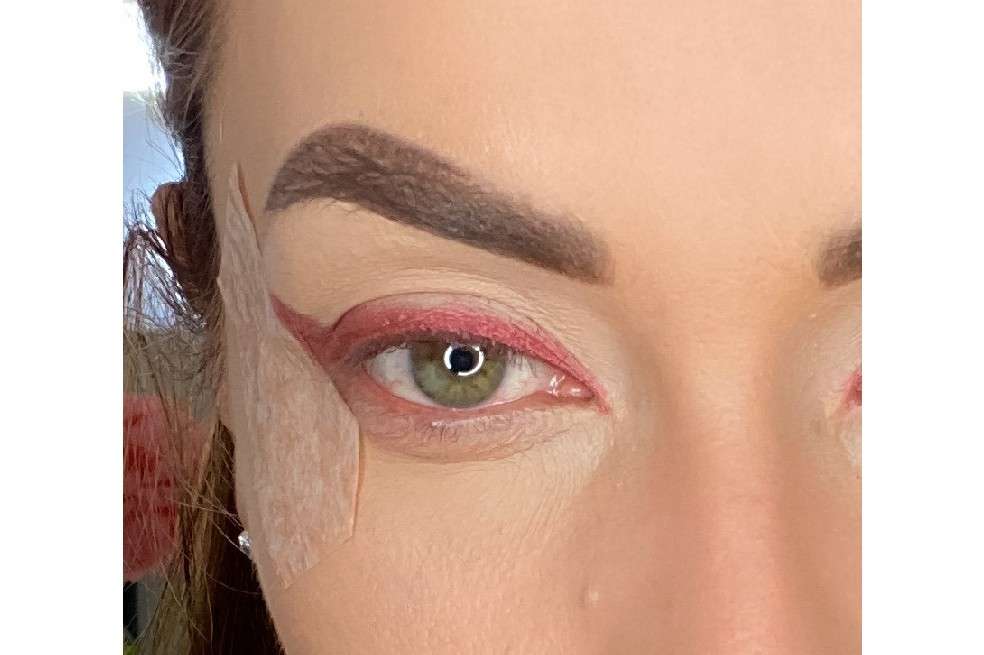 Sigue este tutorial y luce radiante en la celebración de Navidad.