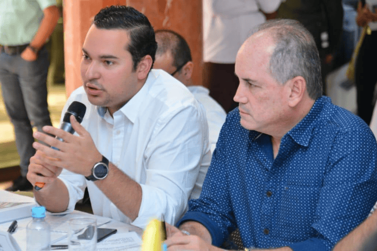 Daza (izq.) actualmente ocupa el cargo de viceministro de Relaciones Políticas. / Ministerio del Interior
