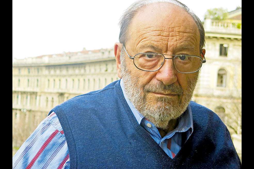Umberto Eco se hizo mundialmente conocido con la novela histórica “El nombre de la rosa” (1980). / EFE