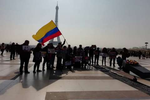 Caravana de colombianos rumbo a La Haya exige justicia para líderes asesinados