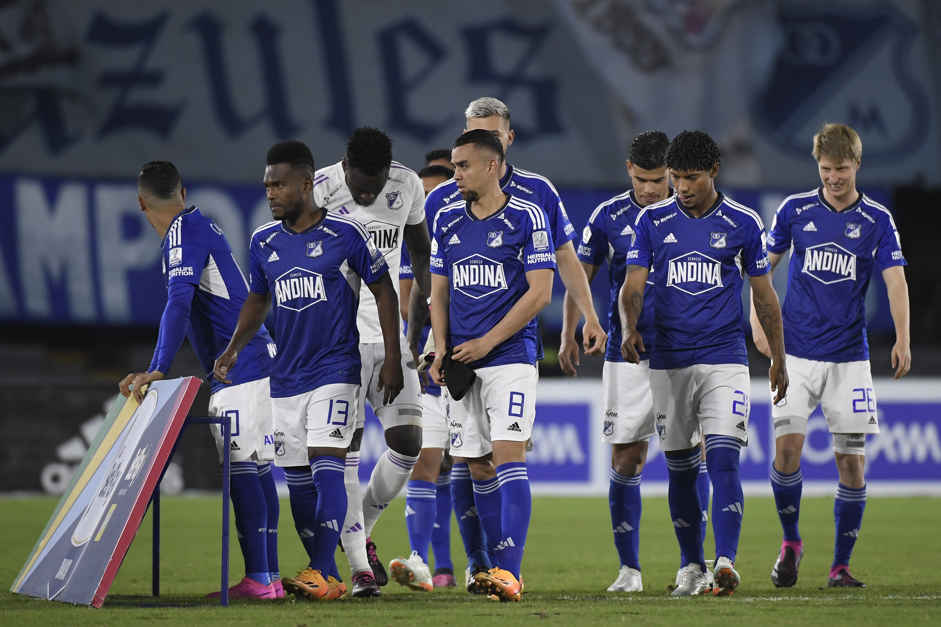Jugadores de Millonarios, en el partido ante Alianza Petrolera, por la tercera fecha de la Liga Betplay 2023-I.