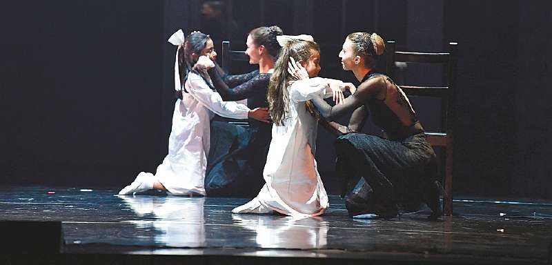Los actores infantiles hacen parte del elenco de la "Anna Karenina" del Ballet Györ.