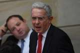 Las razones jurídicas para intentar quitar la placa de Álvaro Uribe en el Congreso