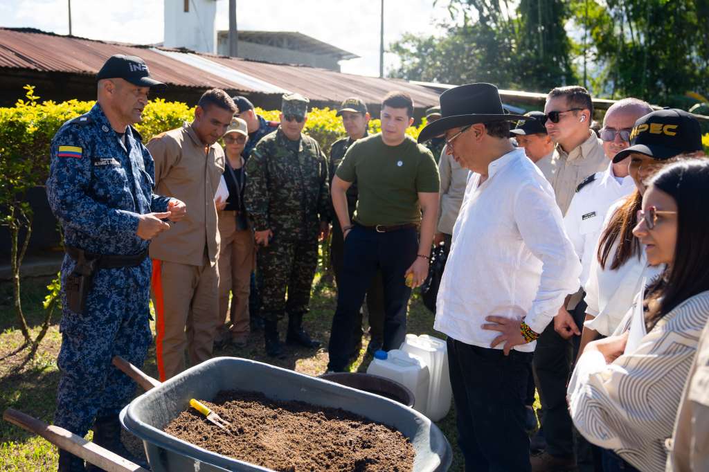 Presidente Gustavo Petro durante su visita a la colonia penal de Acacías (Meta).