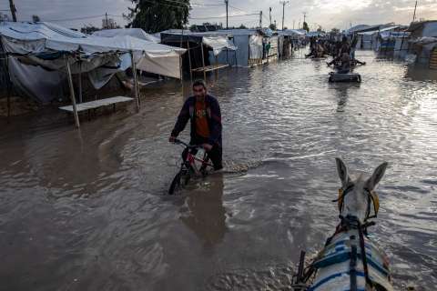 Tormentas invernales inundan Gaza y empeoran la crisis humanitaria