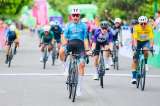 ¡Felipe Bravo ganó la segunda etapa de la Vuelta de la Juventud en un sprint de infarto!