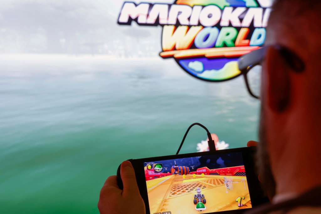 MADRID, 09/05/2025.- A falta de un mes para que salga a la venta en todo el mundo, Nintendo presenta en España su nueva apuesta, Nintendo Switch 2, la evolución de una videoconsola que ha conquistado más de 152 millones de hogares gracias a su innovador sistema de consola híbrida y juegos para toda la familia con personajes emblemáticos como Super Mario o Zelda.EFE/ Blanca Millez
