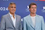 Brad Pitt y George Clooney presentan la película “Wolfs” en la Mostra de Venecia