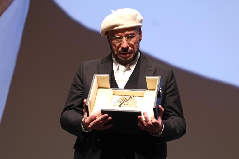 John Travolta llora al recibir sorpresivamente Palma de Oro honorífica: “No lo puedo creer”