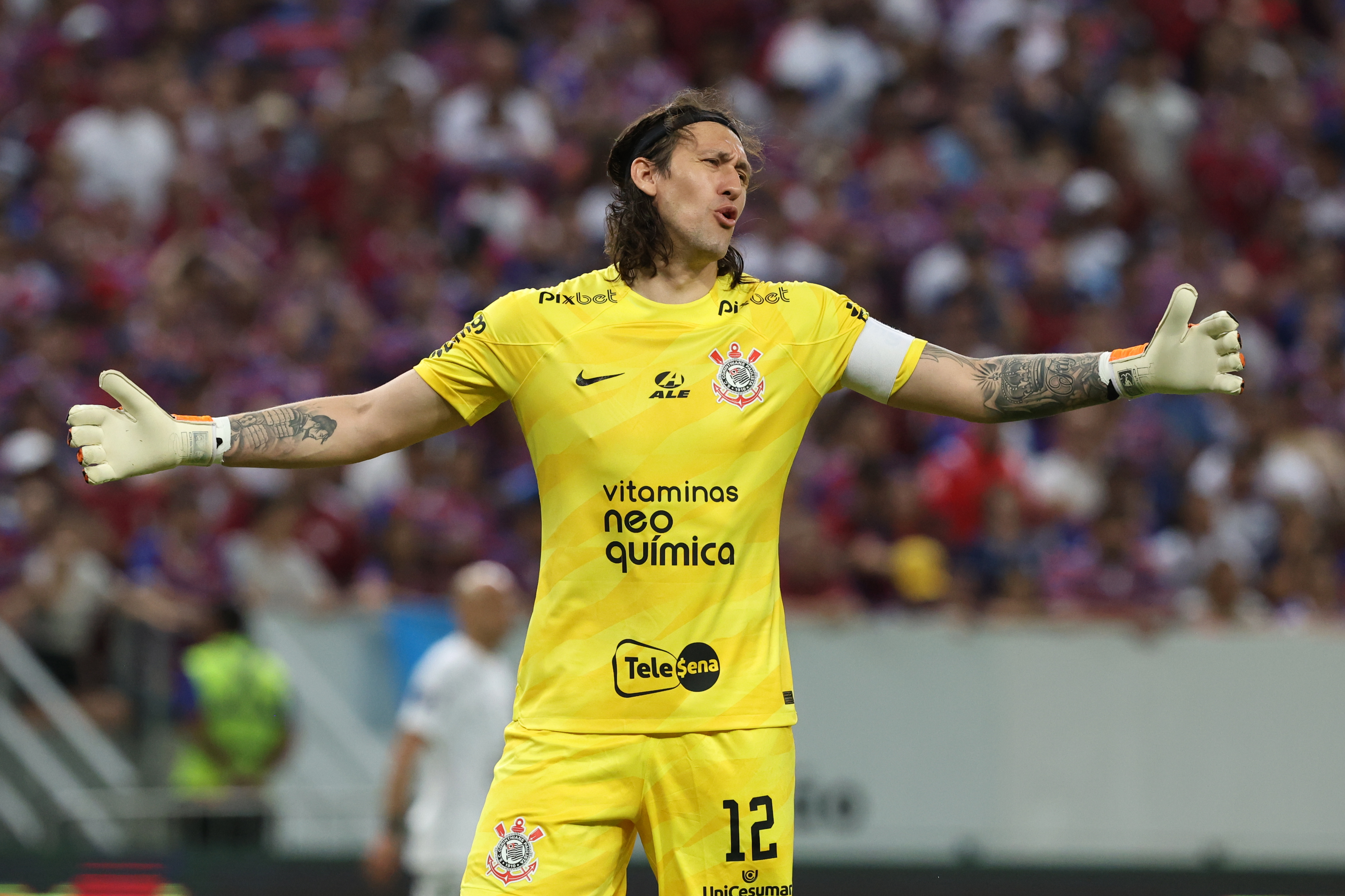 AMDEP9778. FORTALEZA (BRASIL), 03/10/2023.- Cassio portero de Corinthians reacciona hoy, en un partido de las semifinales de la Copa Sudamericana entre Fortaleza y Corinthians en el estadio Castelão en Fortaleza (Brasil). EFE/ Jarbas Oliveira