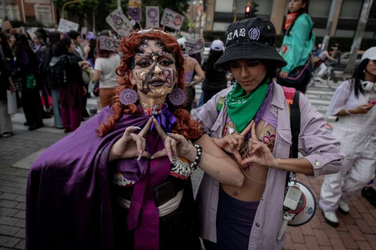 Marchantes que salieron a las calles este este sábado 8 de marzo desde la Calle 45 con carrera Séptima hasta la Plazoleta del Concejo de Bogotá en el marco de la conmemoración del Día Internacional de la Mujer