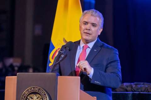 Duque invita al país a prepararse para ver entre 30 y 40 mil contagios diarios