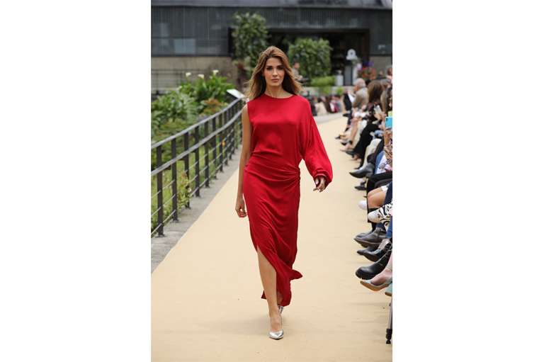 Desfile Faride Ramos en el Jardín Botánico